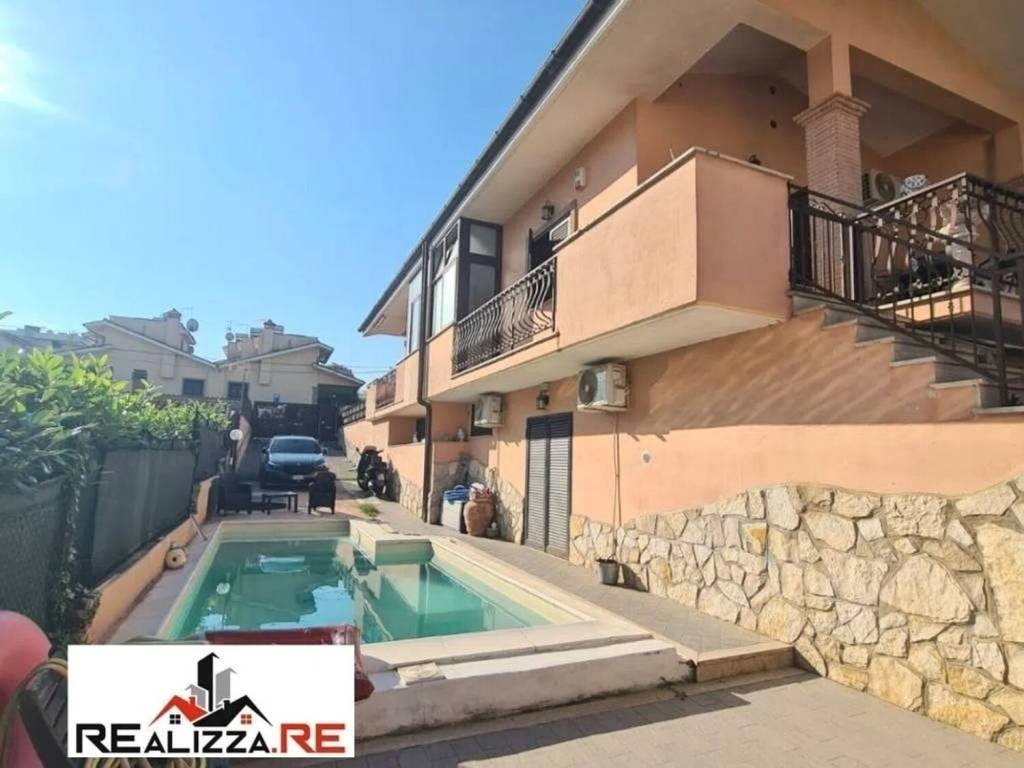 appartamento in vendita a Roma in zona Valle Muricana