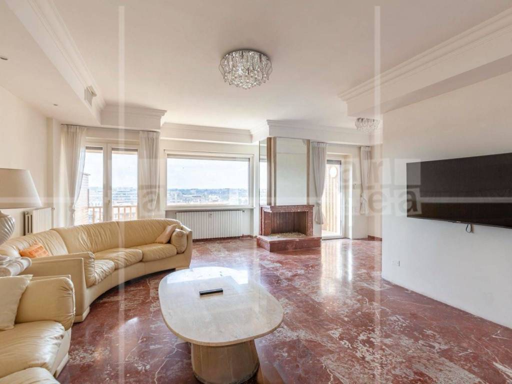 appartamento in vendita a Roma in zona EUR