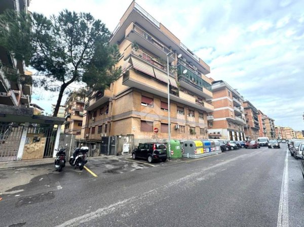 negozio in vendita a Roma in zona Portuense