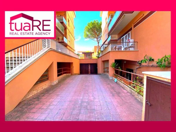 locale commerciale in vendita a Roma in zona Aurelio