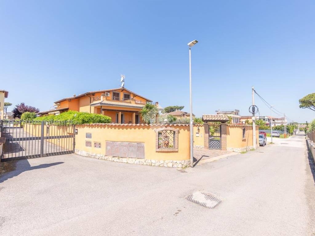 casa indipendente in vendita a Roma in zona Tor Vergata/Torrenova
