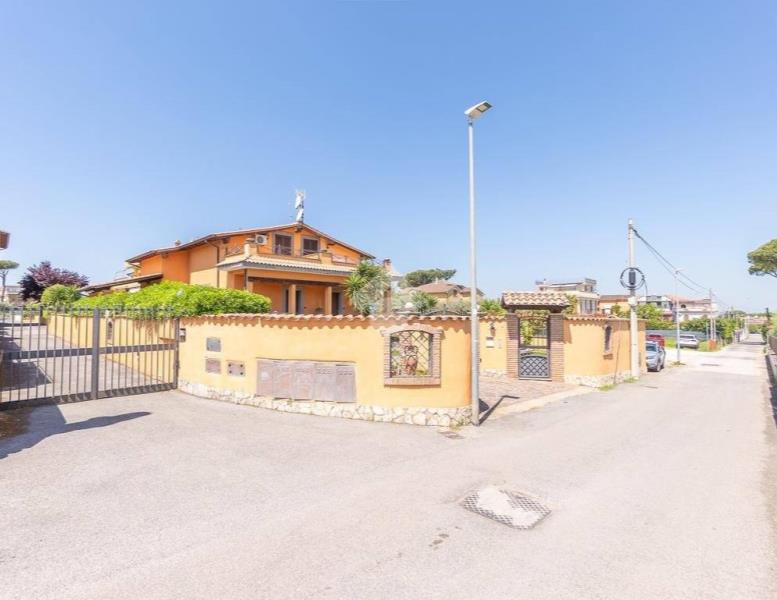 casa indipendente in vendita a Roma in zona Casal Morena