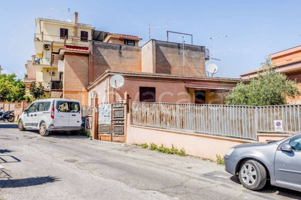 casa indipendente in vendita a Roma in zona Colle del Sole
