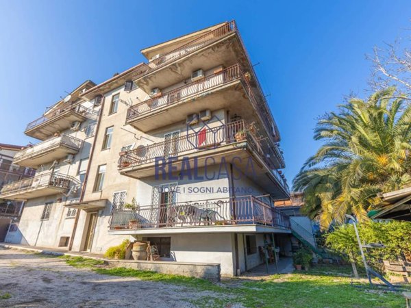 appartamento in vendita a Roma in zona Case Rosse