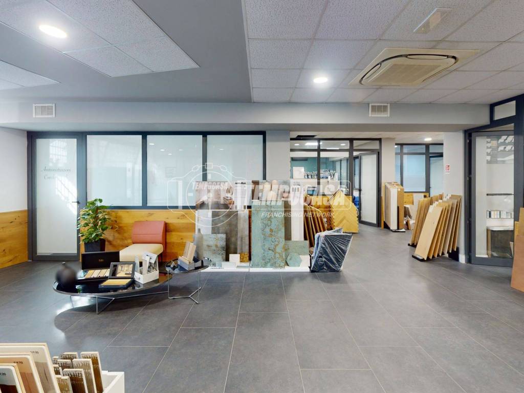 negozio in vendita a Roma in zona Casalotti