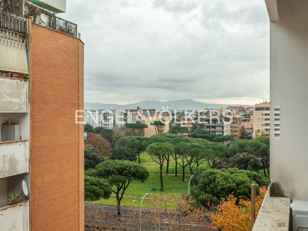 appartamento in vendita a Roma in zona EUR