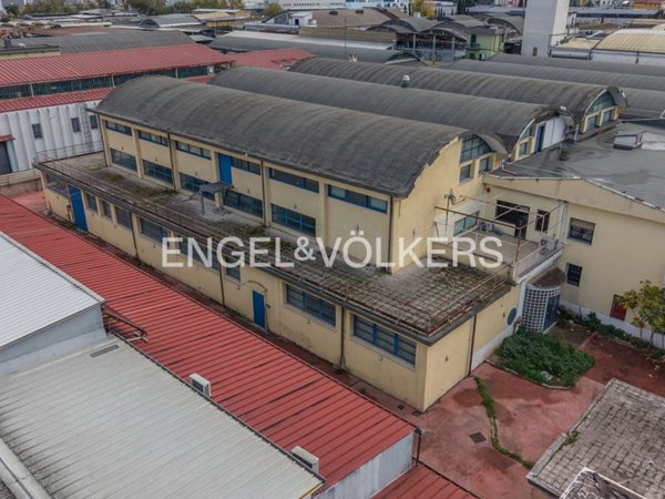 locale commerciale in vendita a Roma in zona San Basilio