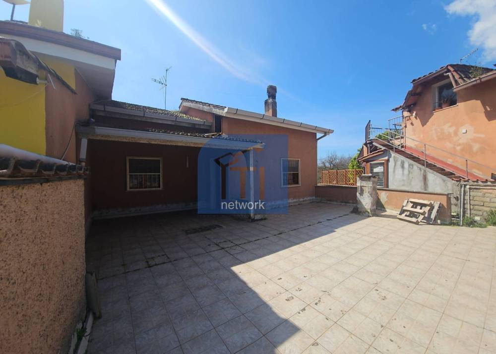 casa indipendente in vendita a Roma in zona Giuliano Dalmata