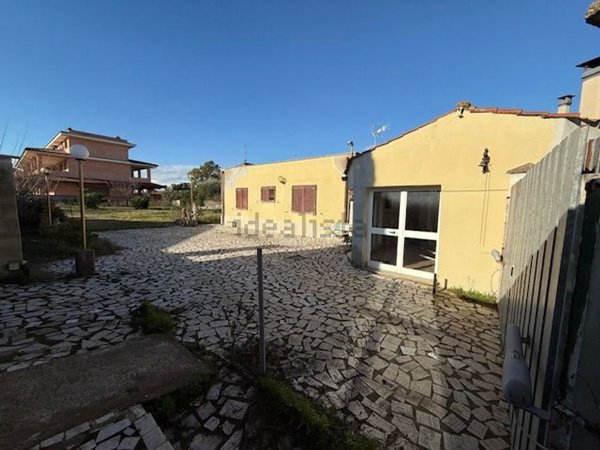 casa indipendente in vendita a Roma in zona Ostia Antica