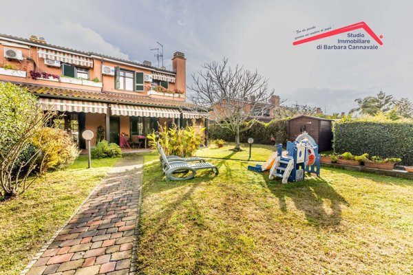 casa indipendente in vendita a Roma in zona Infernetto