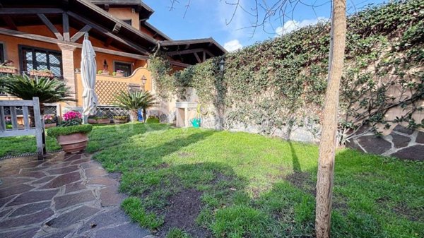 casa indipendente in vendita a Roma in zona Infernetto