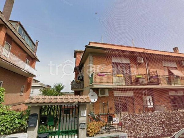 appartamento in vendita a Roma in zona Colle Prenestino