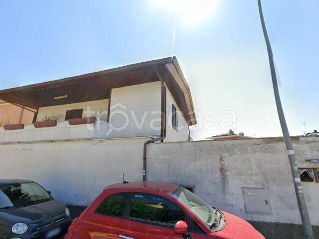 appartamento in vendita a Roma in zona Ostia Antica