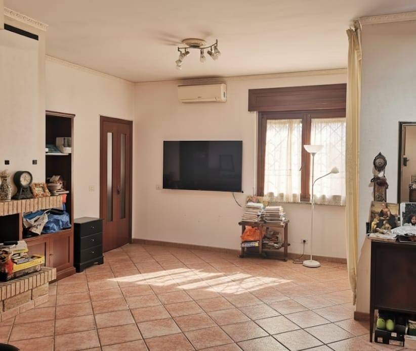 casa indipendente in vendita a Roma in zona Infernetto