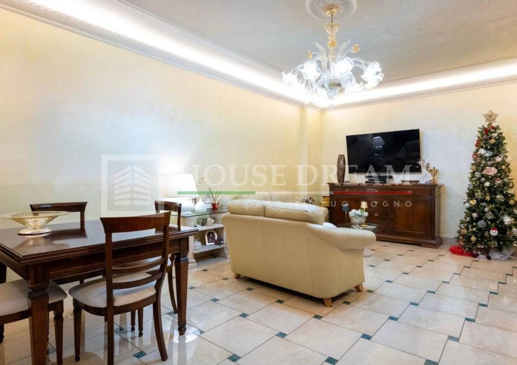 appartamento in vendita a Roma in zona Cinecittà