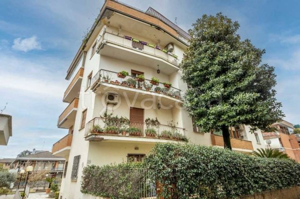 appartamento in vendita a Roma in zona Tomba di Nerone