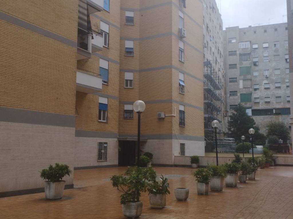 appartamento in vendita a Roma in zona Cinecittà