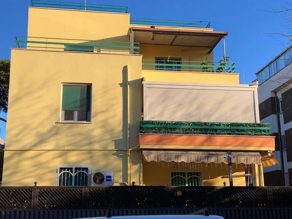 appartamento in vendita a Roma in zona Castel Fusano