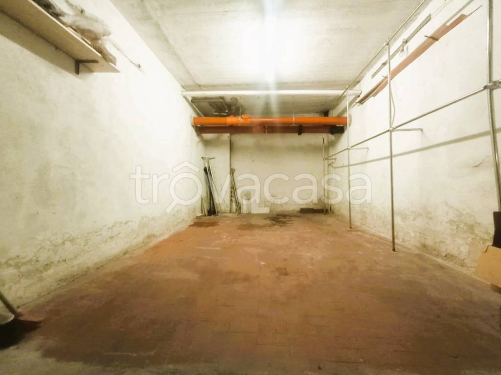 locale di sgombero in vendita a Roma in zona Ostia