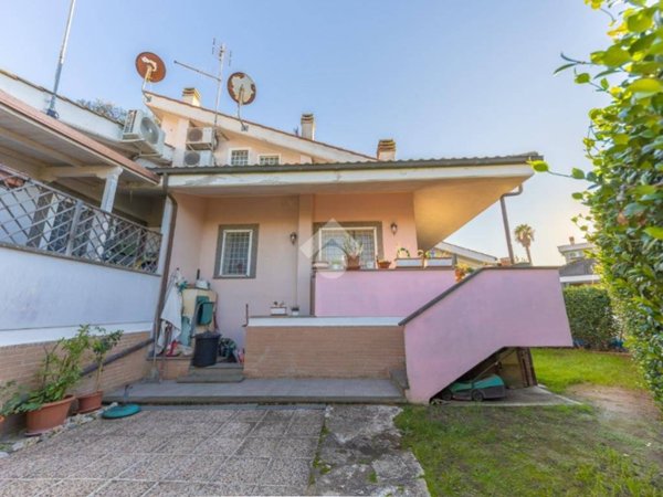casa indipendente in vendita a Roma in zona Infernetto