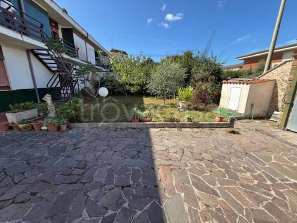 casa indipendente in vendita a Roma in zona Infernetto