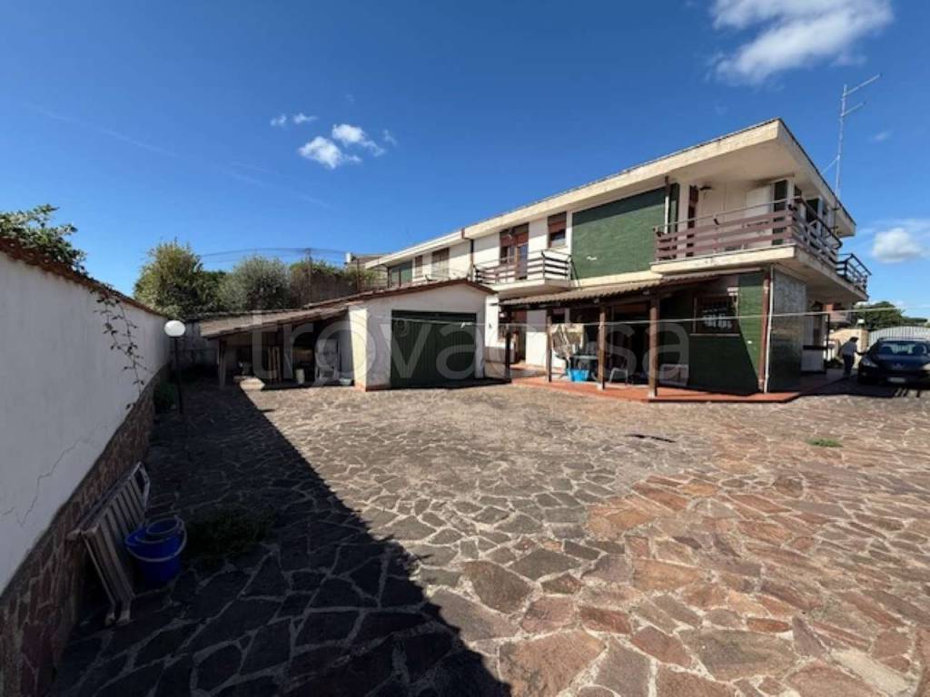 casa indipendente in vendita a Roma in zona Infernetto