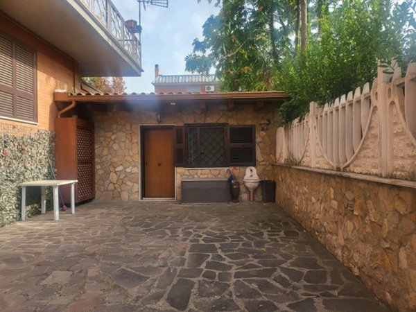 appartamento in vendita a Roma in zona Finocchio