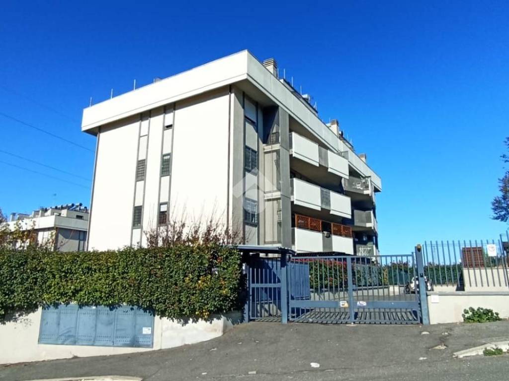 appartamento in vendita a Roma in zona Selva Candida