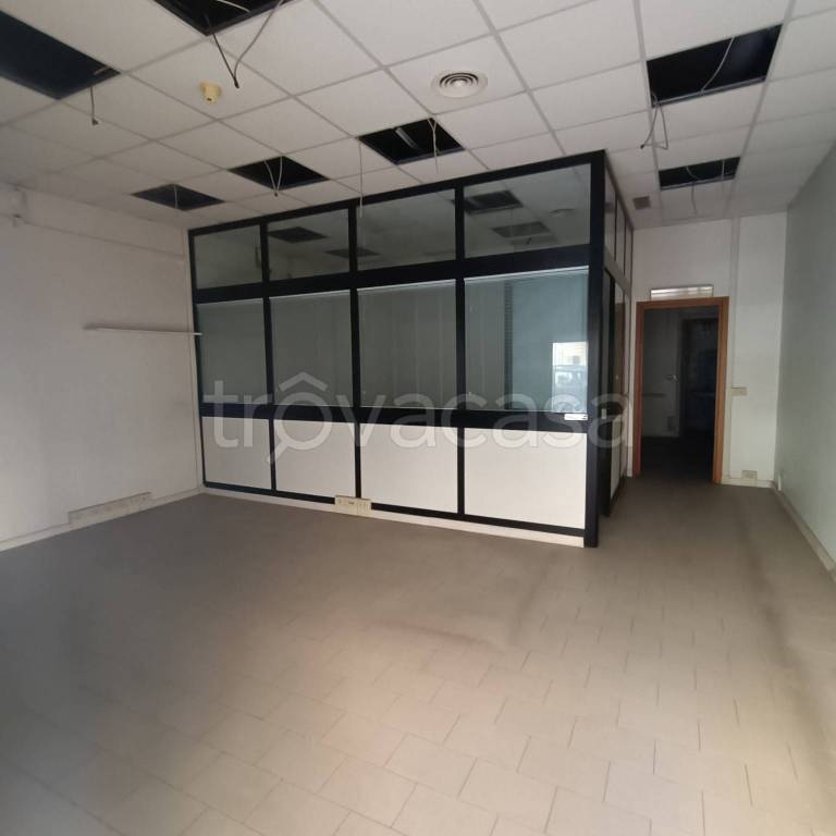 negozio in vendita a Roma in zona Casal Palocco