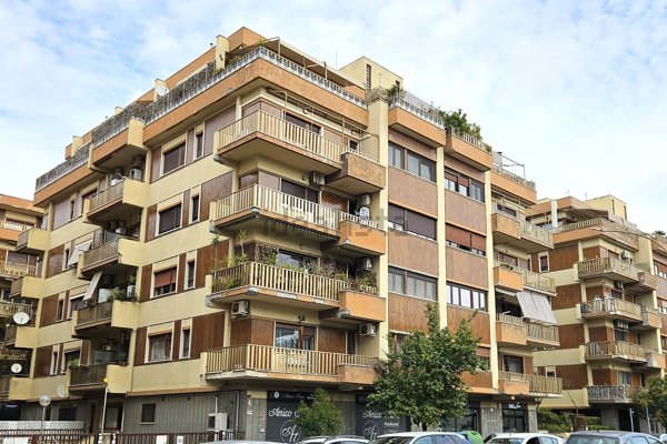 locale di sgombero in vendita a Roma in zona Ostia