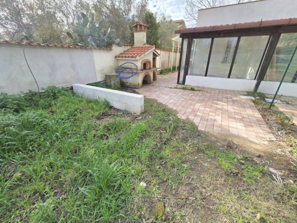 casa indipendente in vendita a Roma in zona Ostia Antica