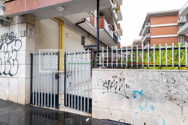 appartamento in vendita a Roma in zona Appio Claudio