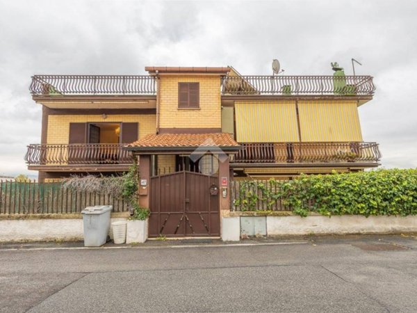 appartamento in vendita a Roma in zona Casal Monastero