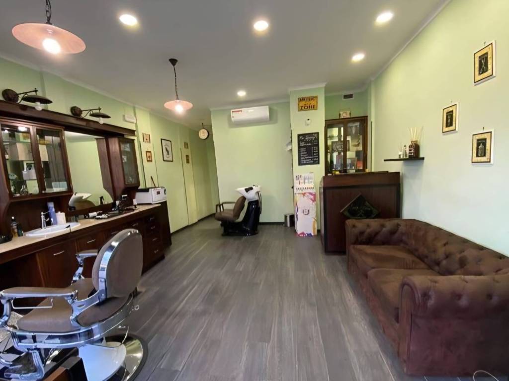 negozio in vendita a Roma in zona Acilia