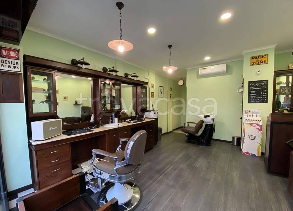 negozio in vendita a Roma in zona Acilia