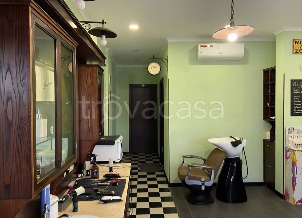 negozio in vendita a Roma in zona Acilia