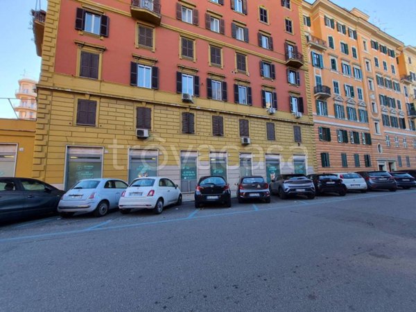 negozio in vendita a Roma in zona Tuscolano