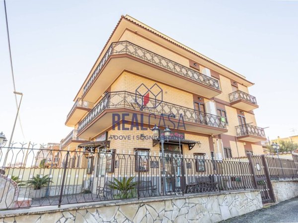 negozio in vendita a Roma in zona Borghesiana