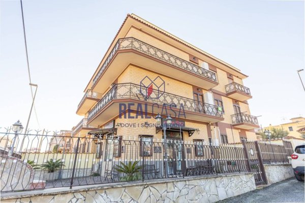 negozio in vendita a Roma in zona Borghesiana