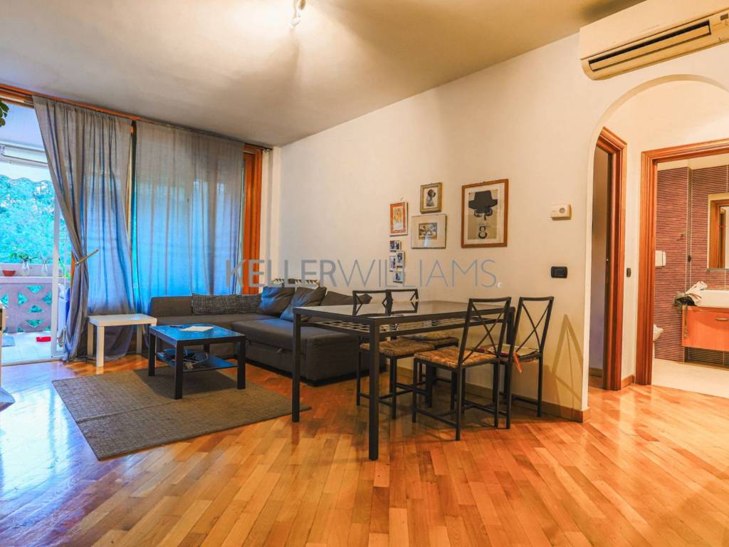 appartamento in vendita a Roma in zona Tomba di Nerone