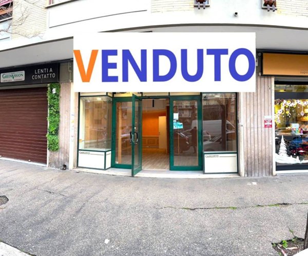 negozio in vendita a Roma in zona Ostia