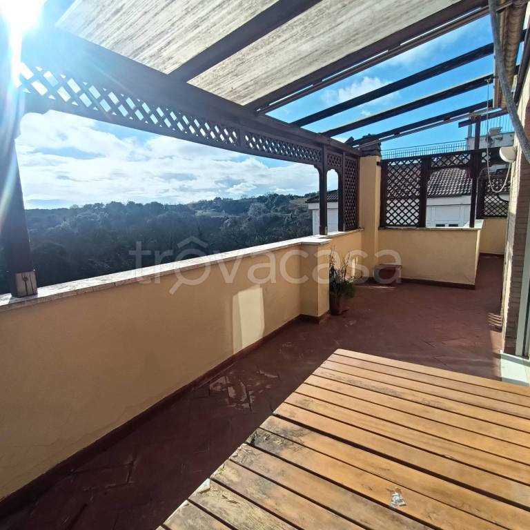 appartamento in vendita a Roma in zona Tomba di Nerone