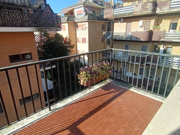 appartamento in vendita a Roma in zona Tomba di Nerone