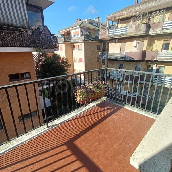 appartamento in vendita a Roma in zona Tomba di Nerone