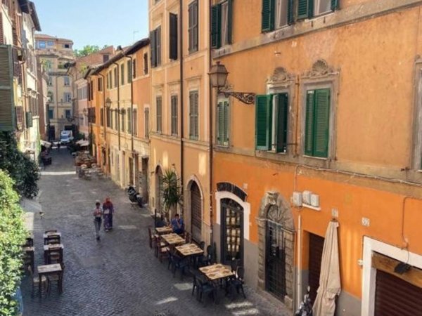 negozio in vendita a Roma in zona Trastevere