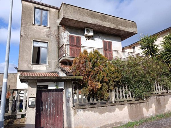 appartamento in vendita a Roma in zona Lunghezza