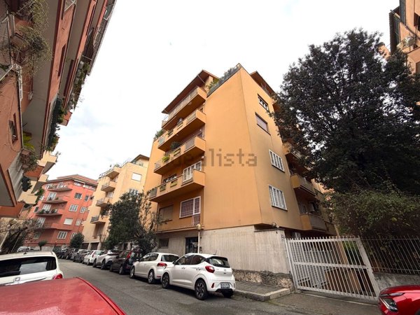 appartamento in vendita a Roma in zona Ardeatino