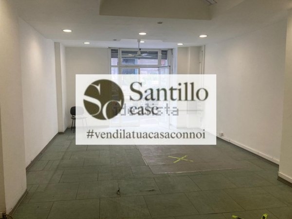 locale commerciale in vendita a Roma in zona Tuscolano