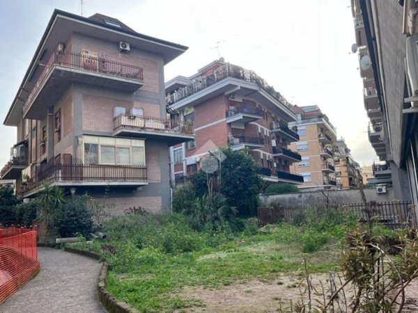appartamento in vendita a Roma in zona Tuscolano