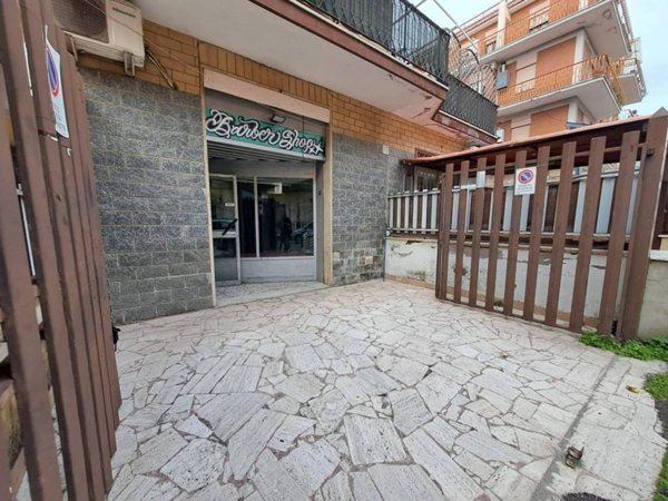 negozio in vendita a Roma in zona Borghesiana